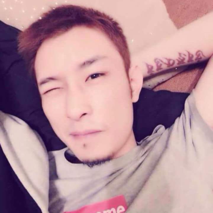 难得拥抱的第一张照片--珠海相亲服务中心