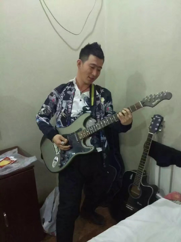 小吉他的第一张照片--珠海相亲服务中心