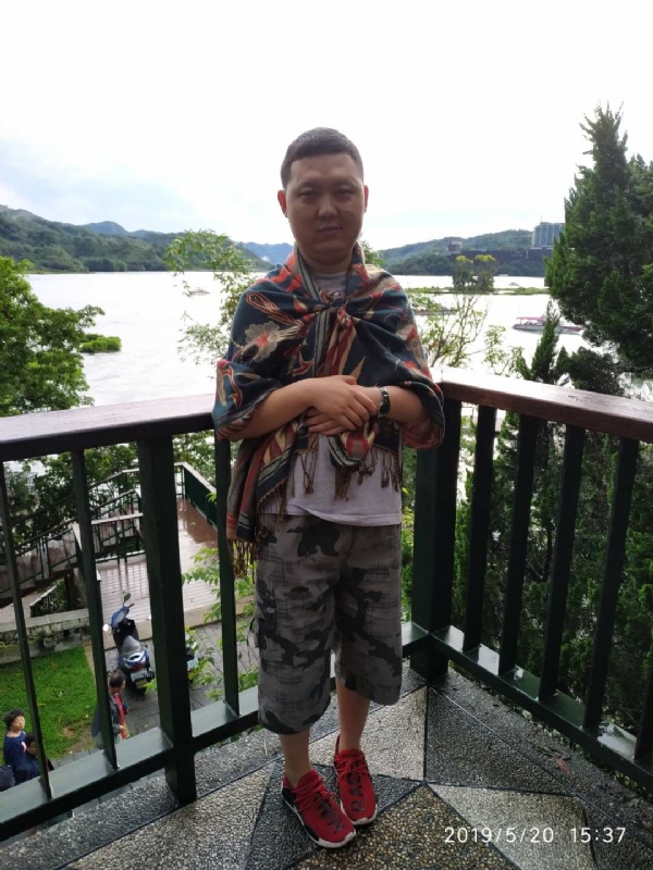 爱情里的俩个人的第一张照片--珠海相亲服务中心