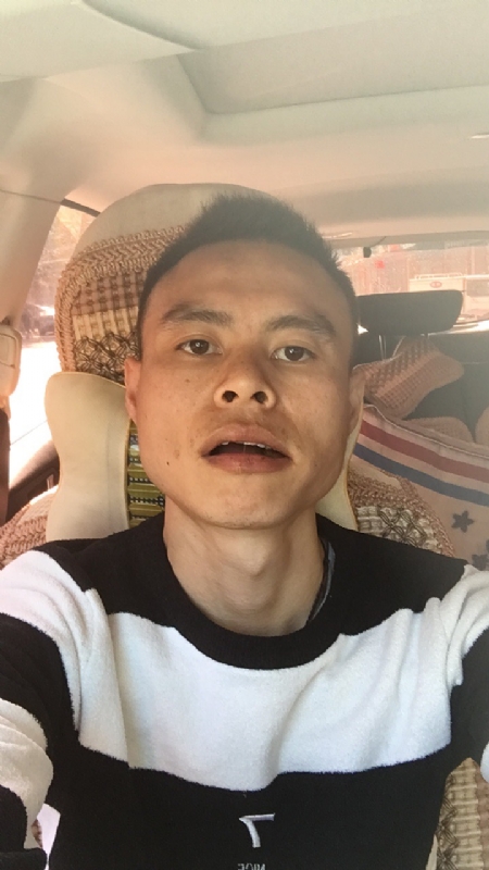 小何的第一张照片--珠海相亲服务中心