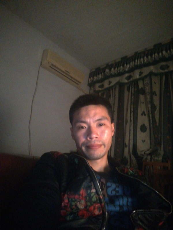性情男儿的第一张照片--珠海相亲服务中心