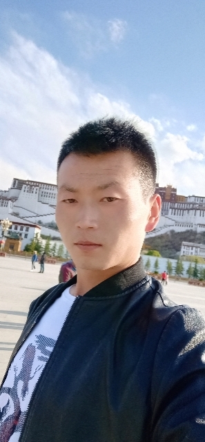 阳光下的小草的第一张照片--珠海相亲服务中心