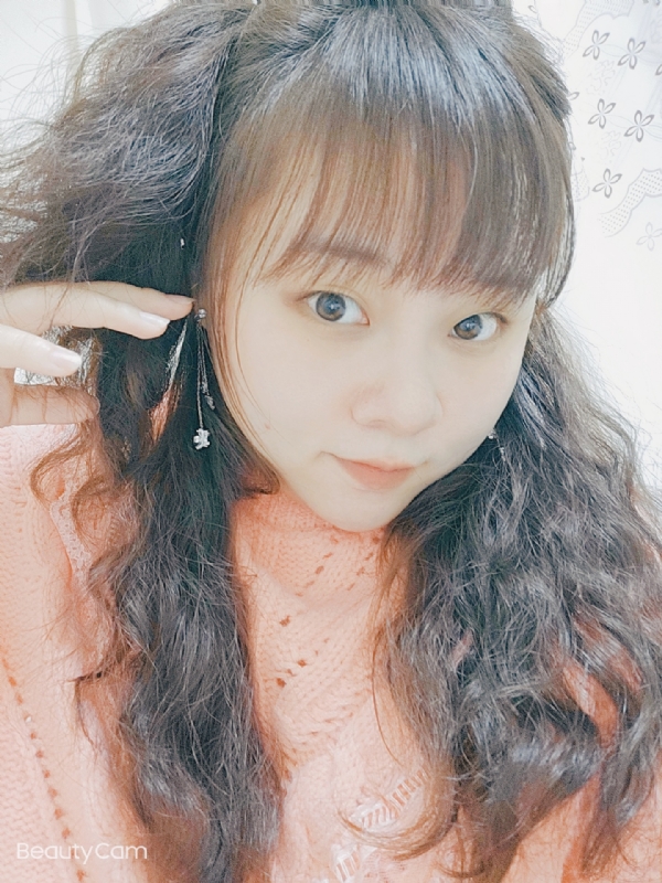 艾薇儿的第一张照片--珠海相亲服务中心
