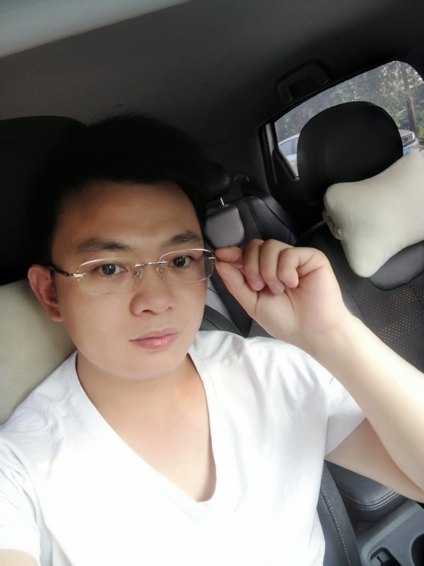 幸福的拥抱的第二张照片--珠海相亲服务中心