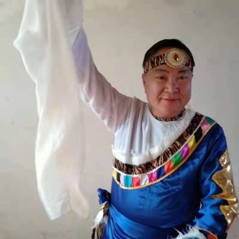 走在冷风中的第一张照片--珠海相亲服务中心