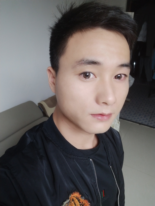 何凡的第三张照片--珠海相亲服务中心