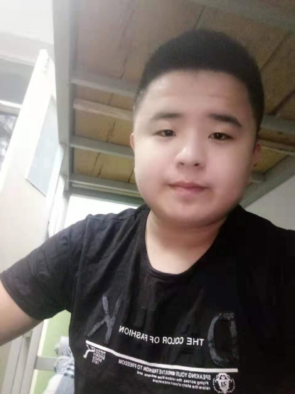 打小就爱淘气的第一张照片--珠海相亲服务中心
