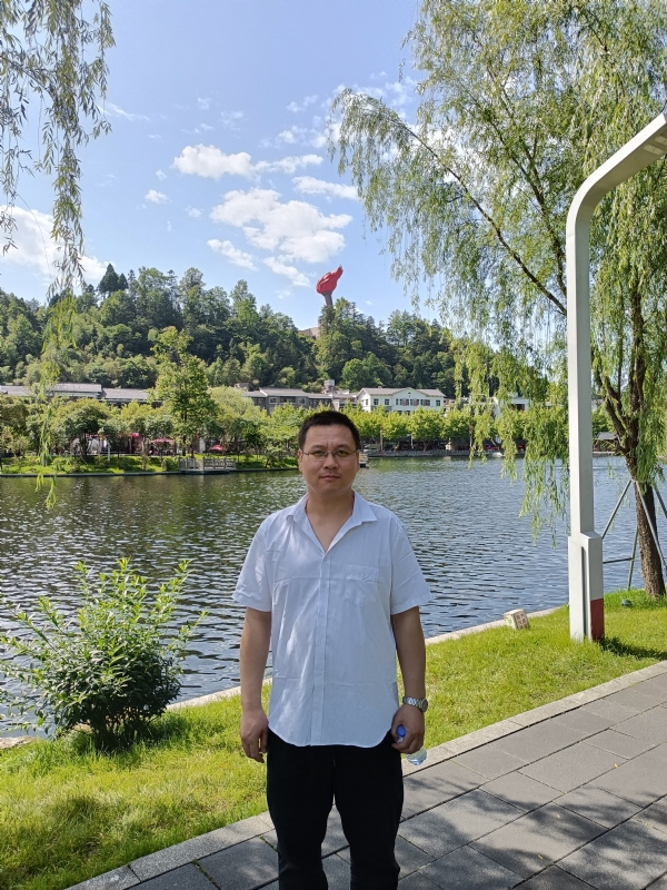 风雨相伴的第一张照片--珠海相亲服务中心